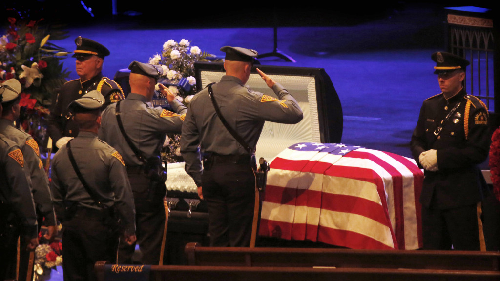 Police officers mourning the death of fellow officers, who were victims against violent acts.
Photo Credits: Barbara Davidson / Los Angeles Times